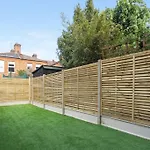 Newly Refurbished, Cosy & Modern Apartment In E17