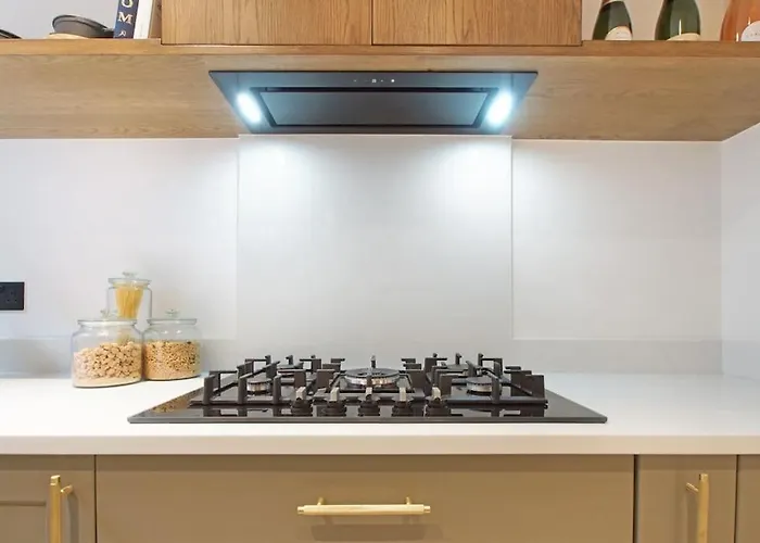 Newly Refurbished, Cosy & Modern Apartment In E17