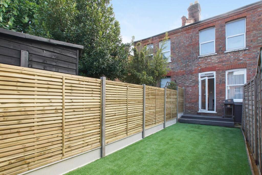 Newly Refurbished, Cosy & Modern In E17 * Londra