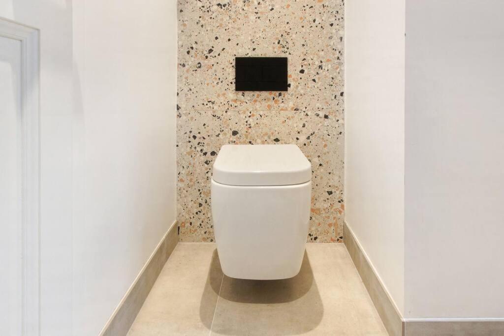 Newly Refurbished, Cosy & Modern In E17