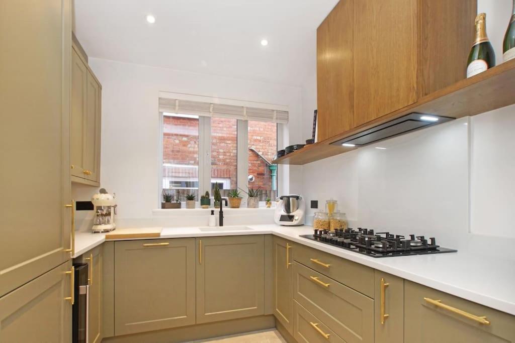 Newly Refurbished, Cosy & Modern In E17 Apartment